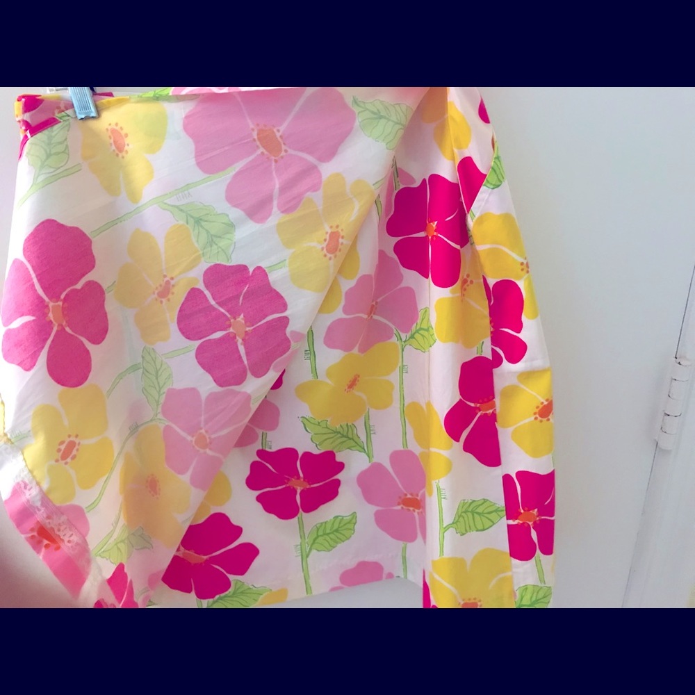 Wrap around skirt that ties in front. New Lilly
